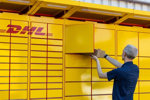 DHL Pakketautomaten bieden plaats aan ruim 100.000 pakketten close up